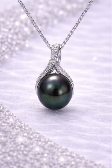 PT900 ブラックパール × モアサナイト ネックレス